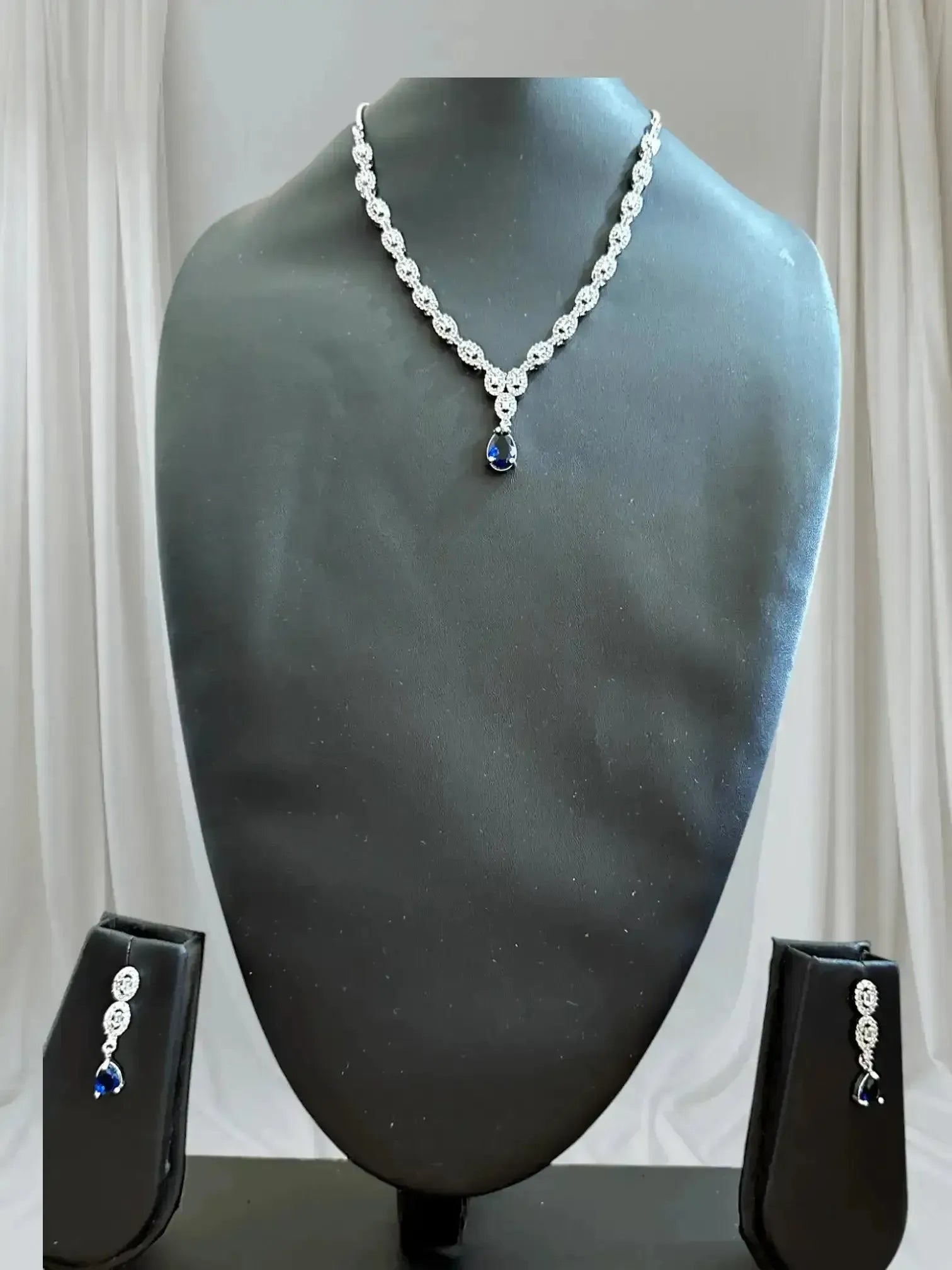 Blue Enigma Necklace Set.