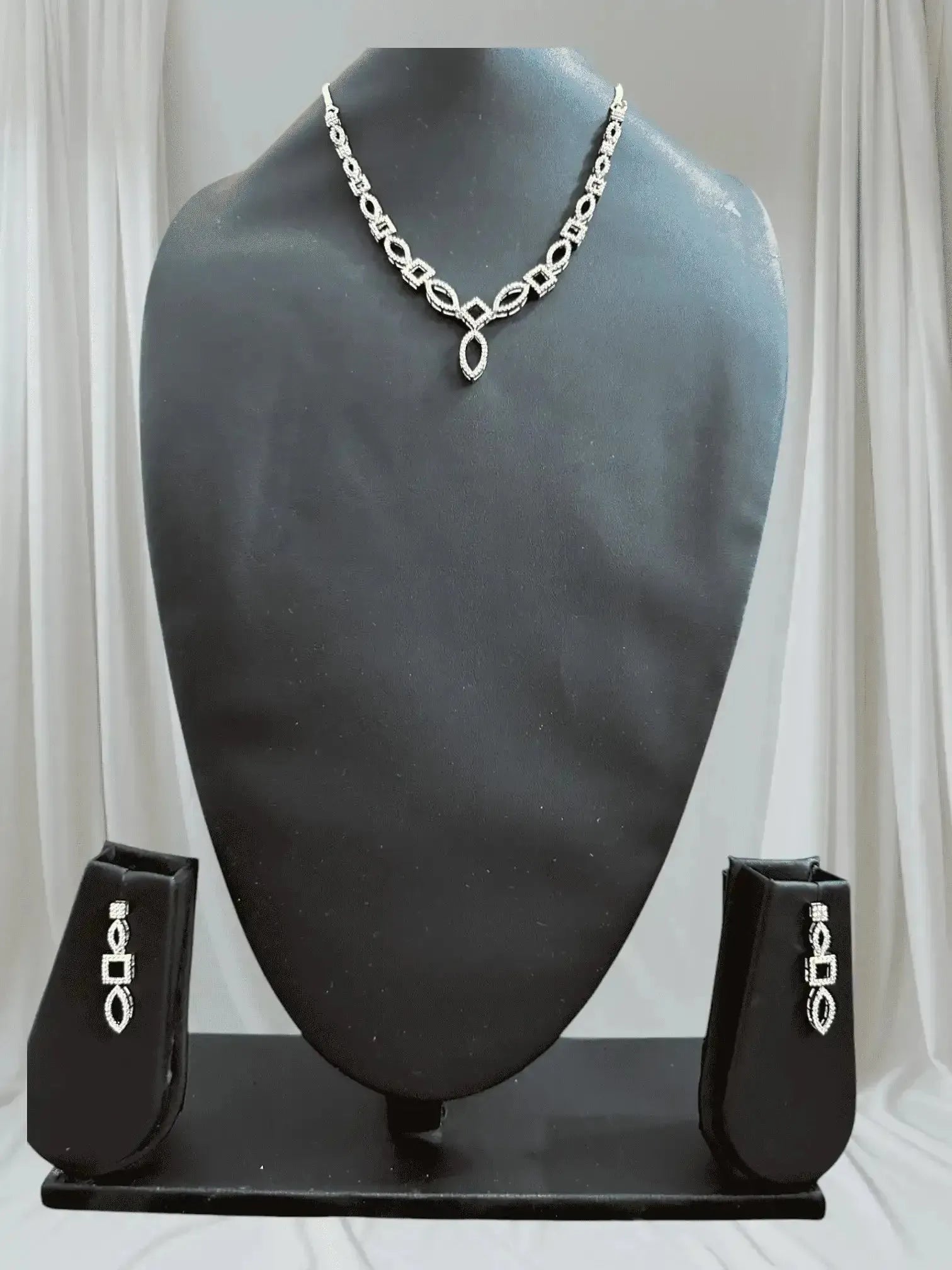 Blue Enigma Necklace Set.