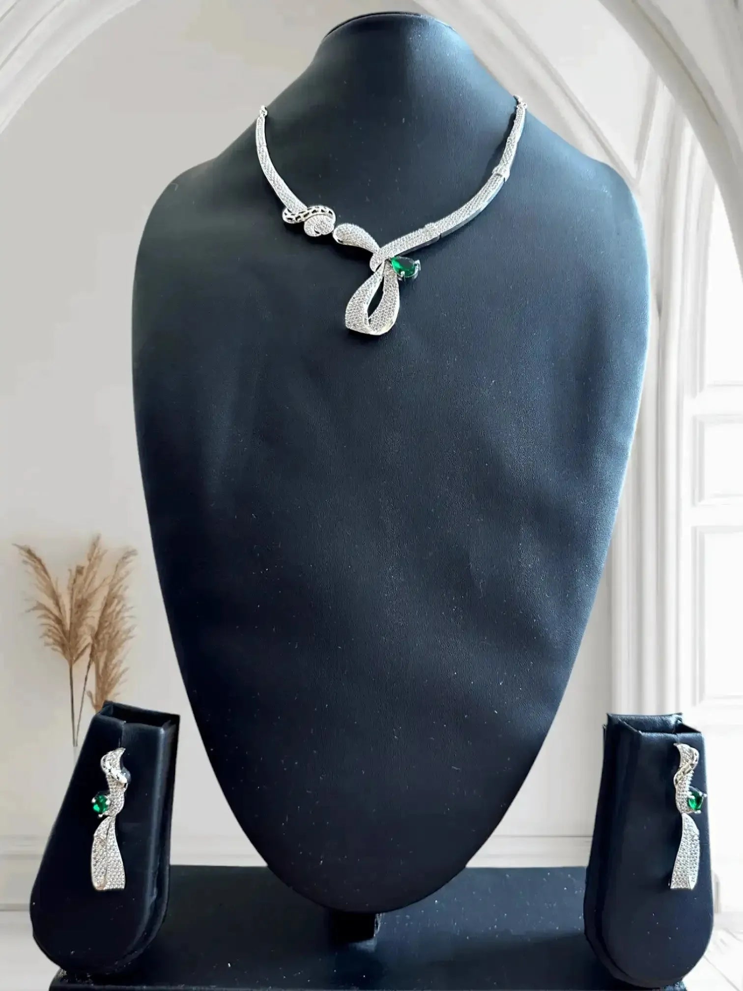 Blue Enigma Necklace Set.