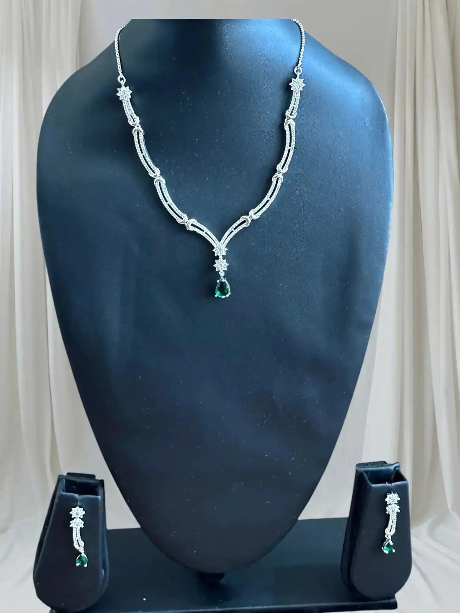 Blue Enigma Necklace Set.