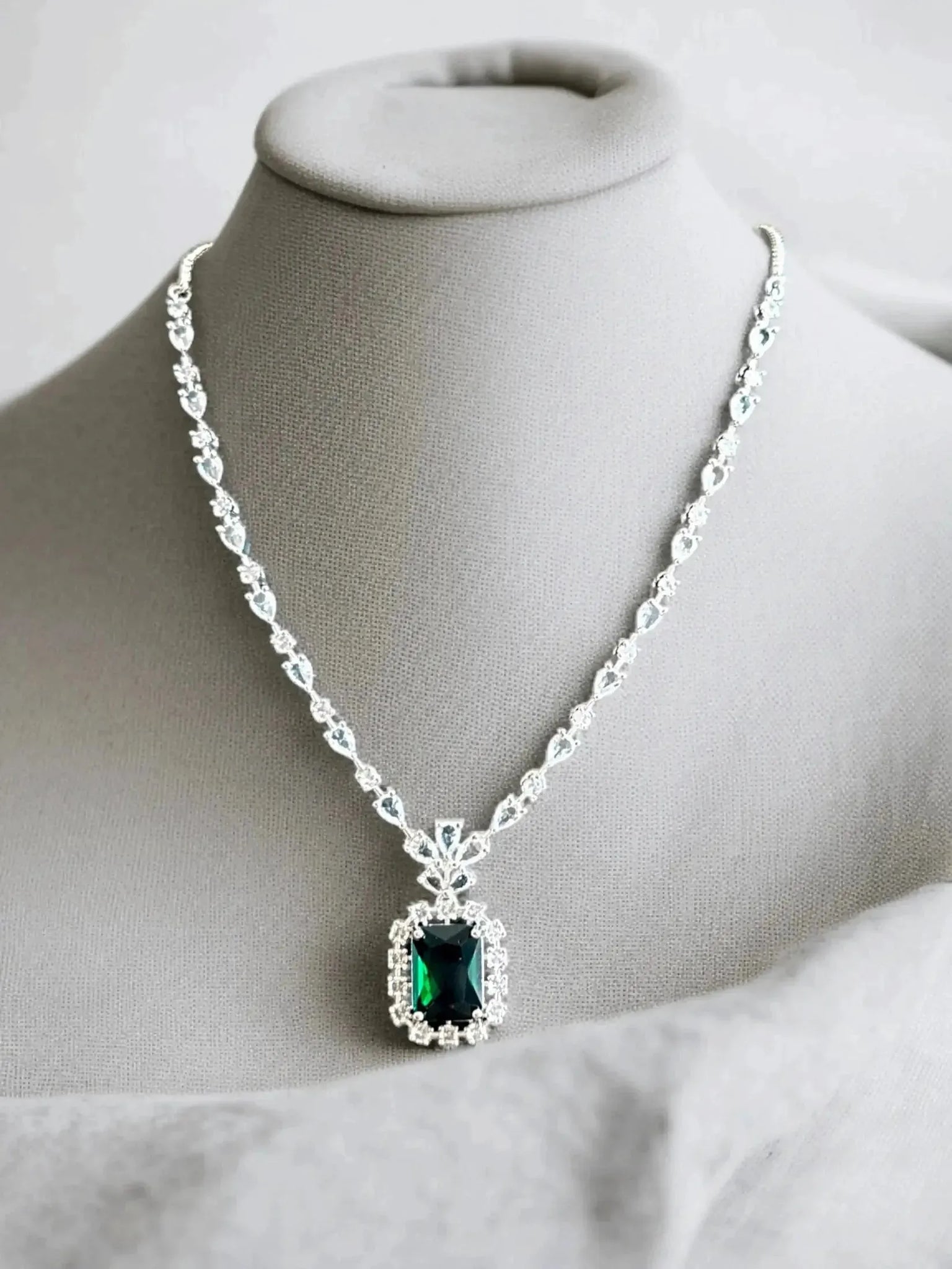 Blue Enigma Necklace Set.