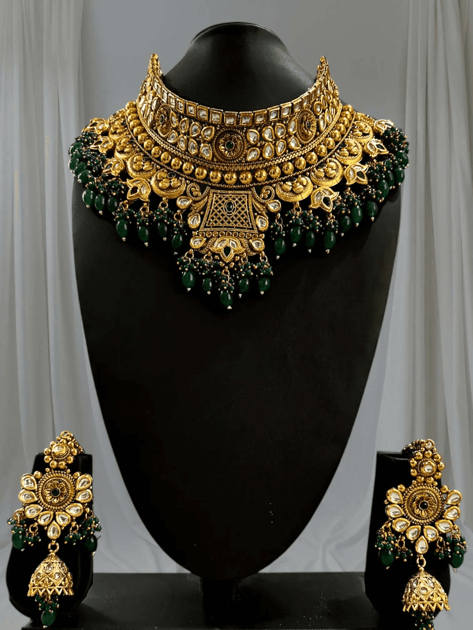 Blue Enigma Necklace Set.
