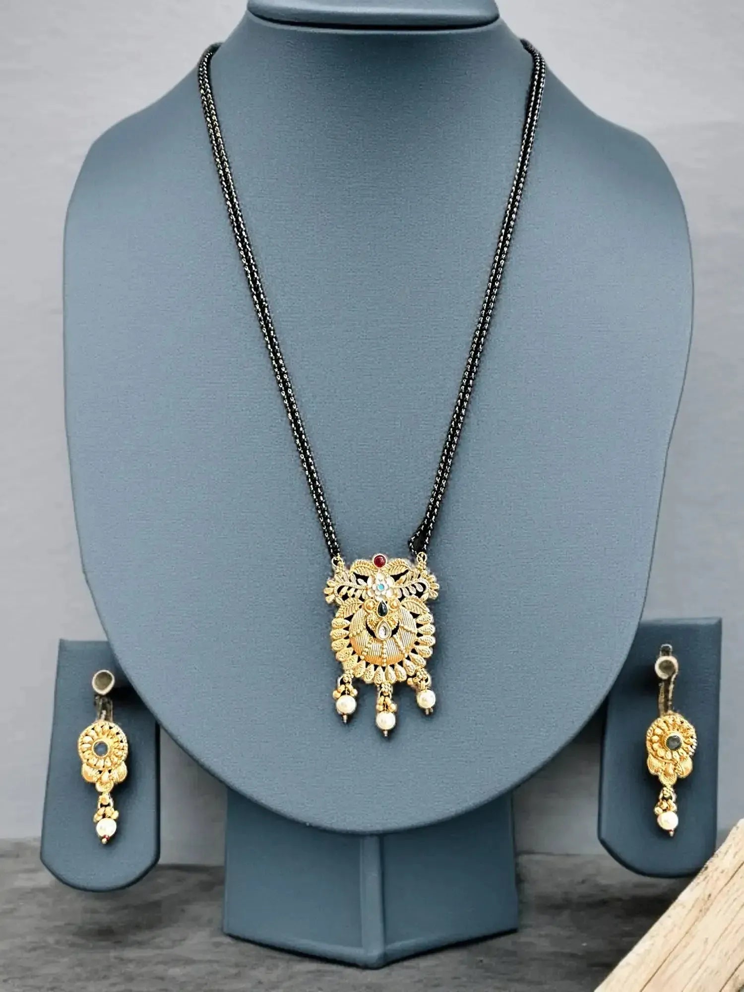 Blue Enigma Necklace Set.
